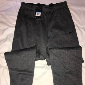 Nike Standard Fit Therma Sweatpants